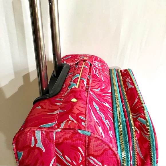 SOLD ❌Lilly Pulitzer Rare rolling carry on l - Picture 3 of 7